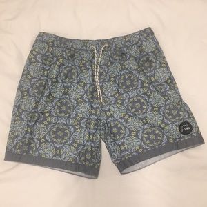 Quicksilver board shorts size small S 30